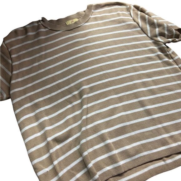 The limited size small short sleeved sweater excellent condition - Picture 1 of 1